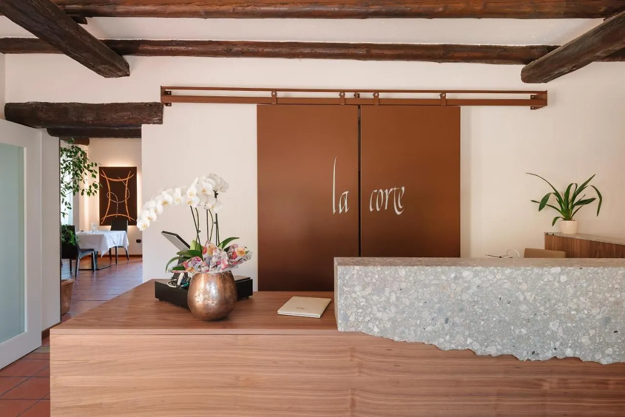 Отель La Corte Di Lurago Lurago D'Erba